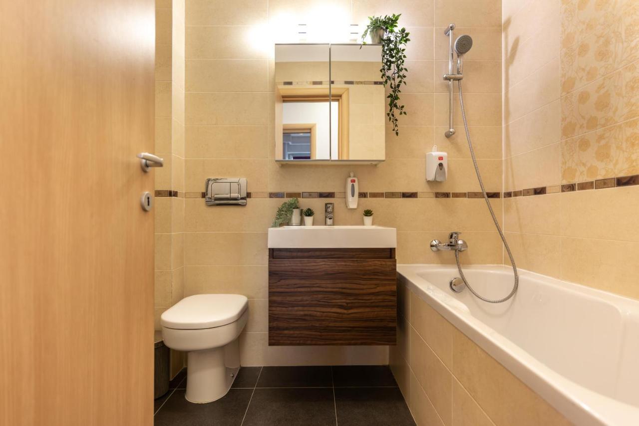 Long Heaven - Comfortable & Spacious In Baneasa Apartment Bucharest