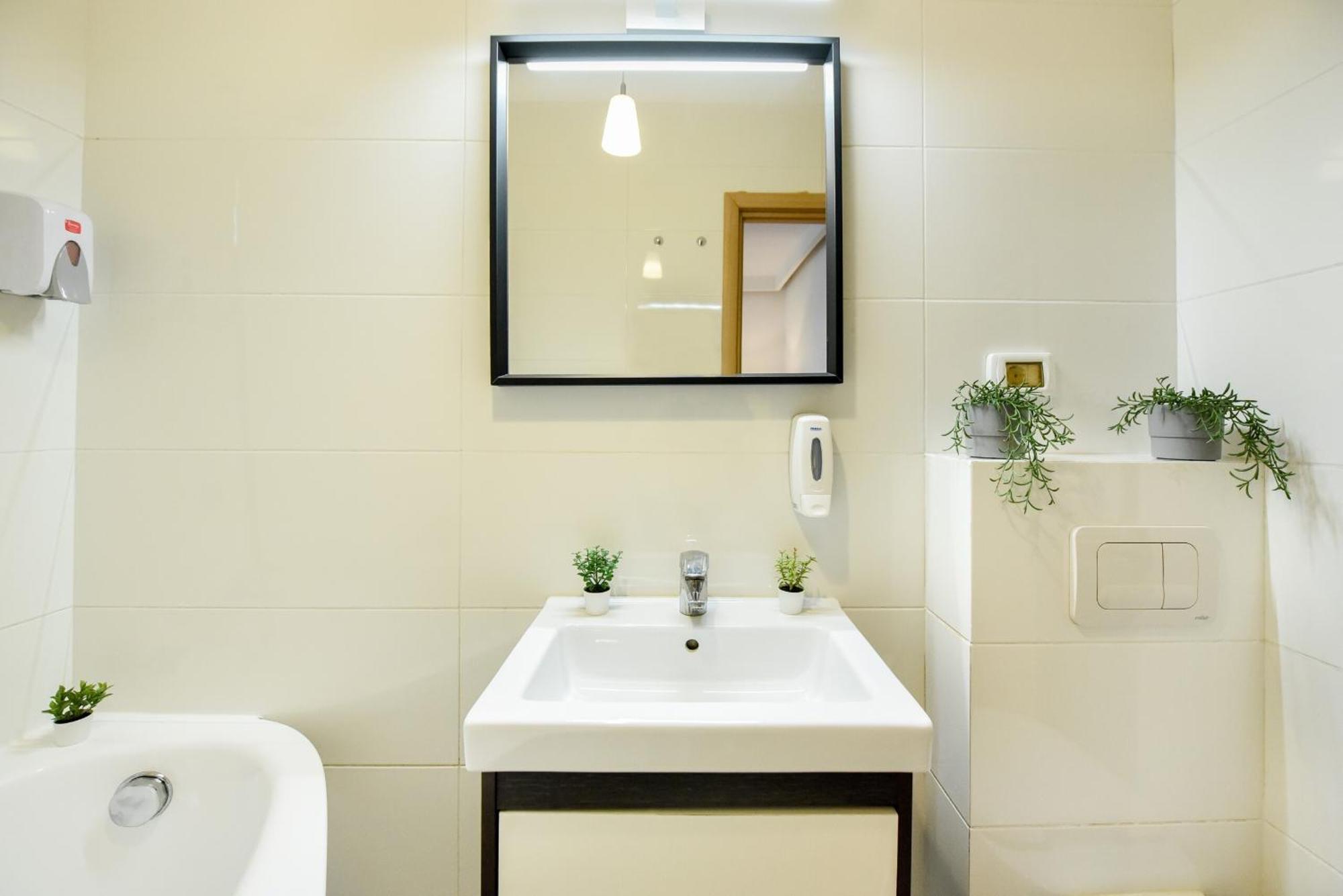 Long Heaven - Comfortable & Spacious In Baneasa Apartment