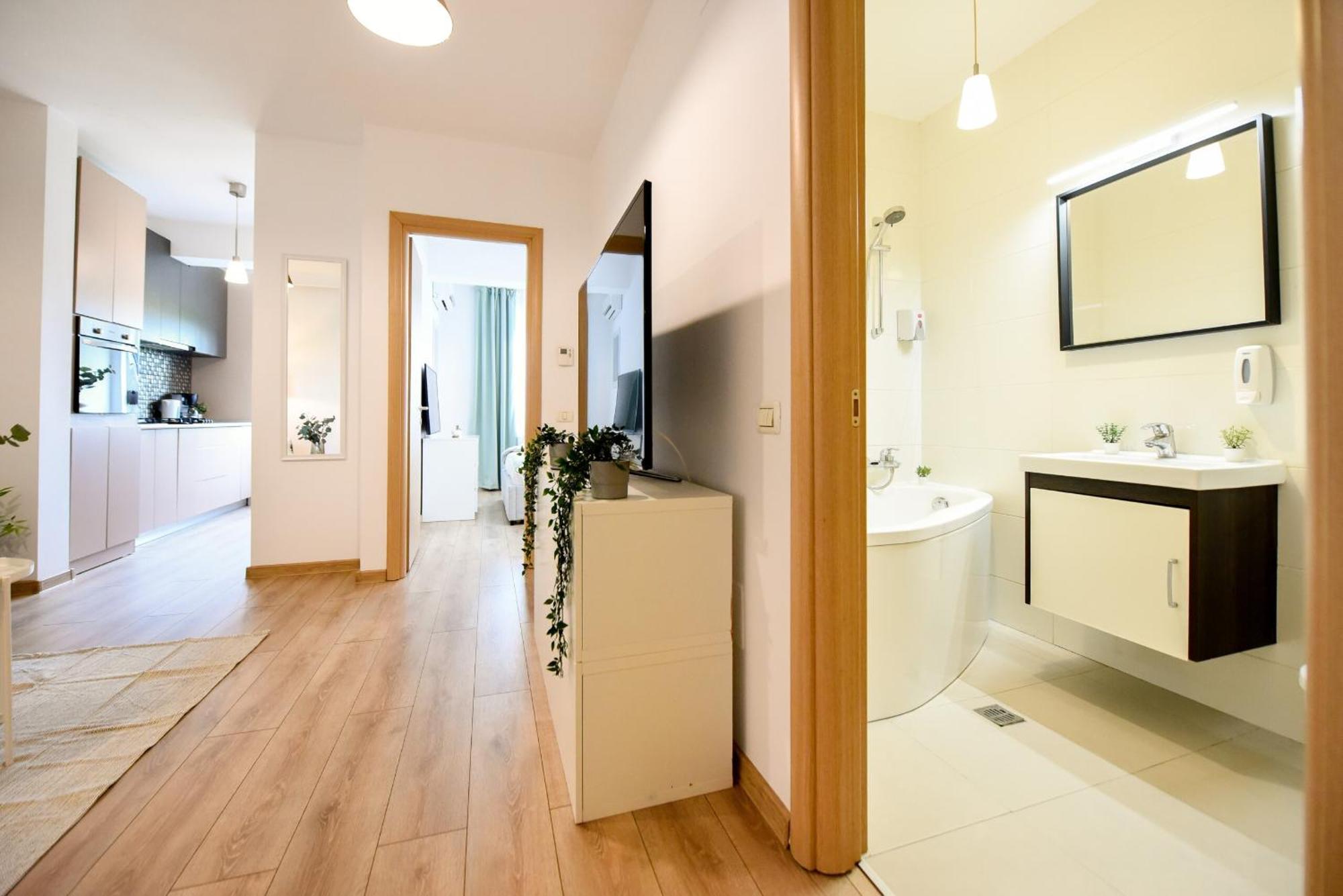 Long Heaven - Comfortable & Spacious In Baneasa Apartment