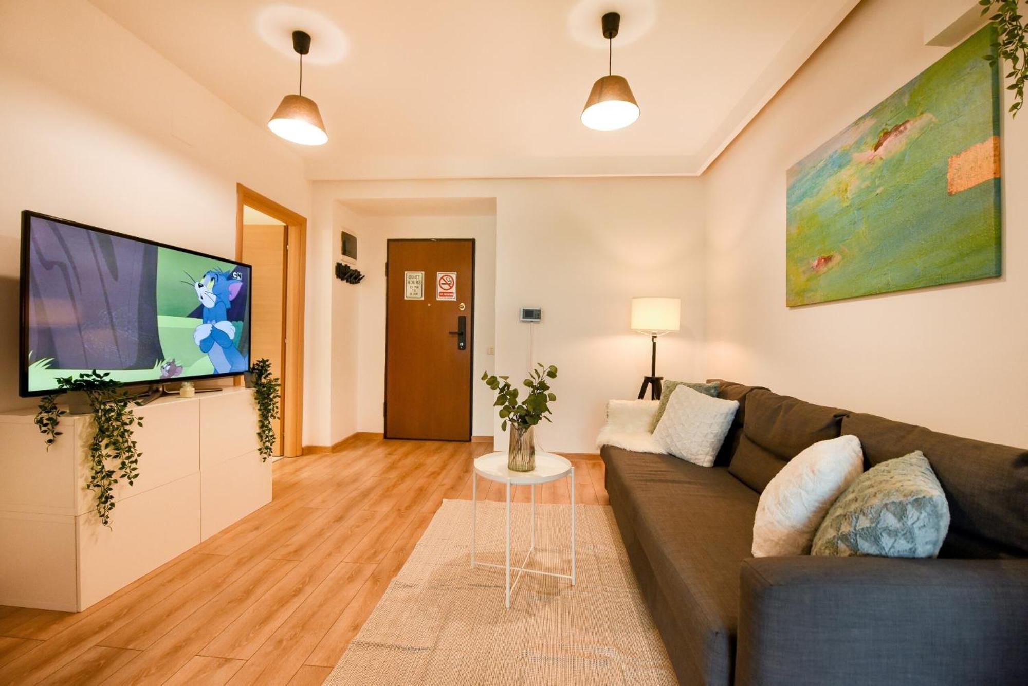 Long Heaven - Comfortable & Spacious In Baneasa * Bucharest